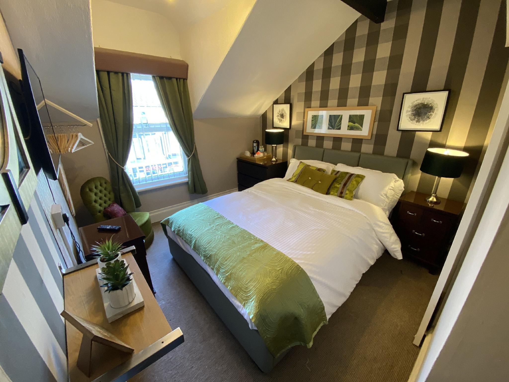 Evergreen, Double Bed