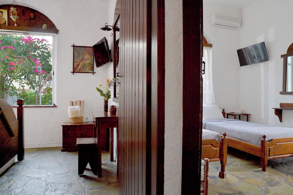 Vasilaras Hotel 11/50