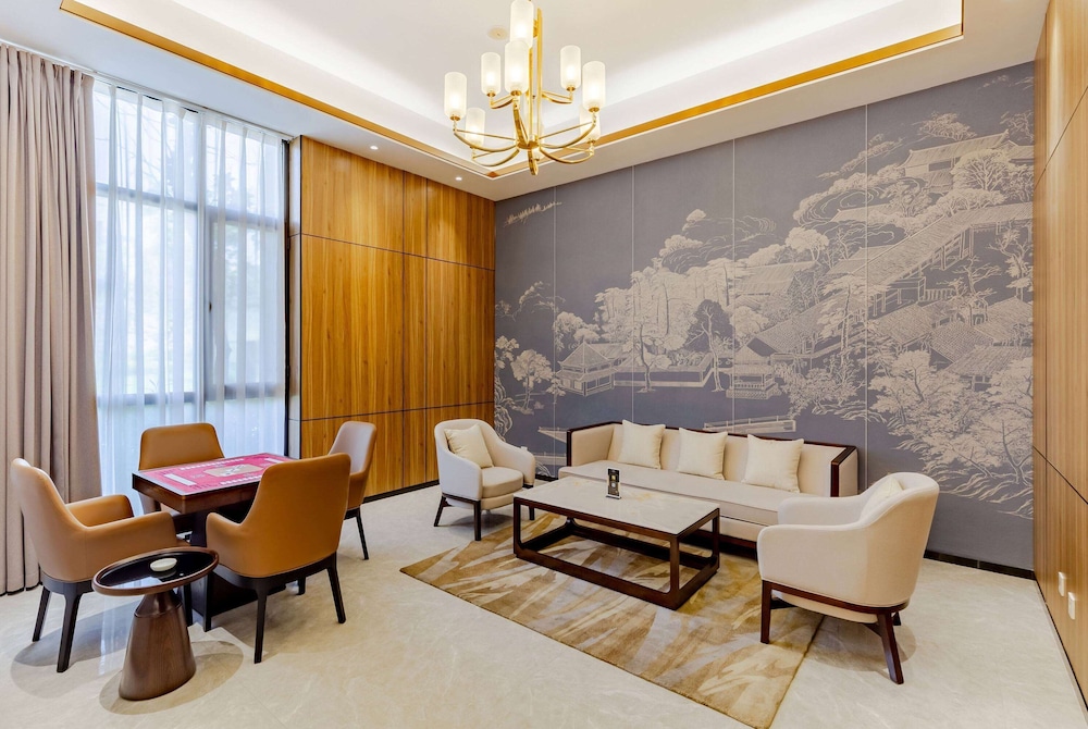 Howard Johnson Lakeview Hotel Huaibei 30/48