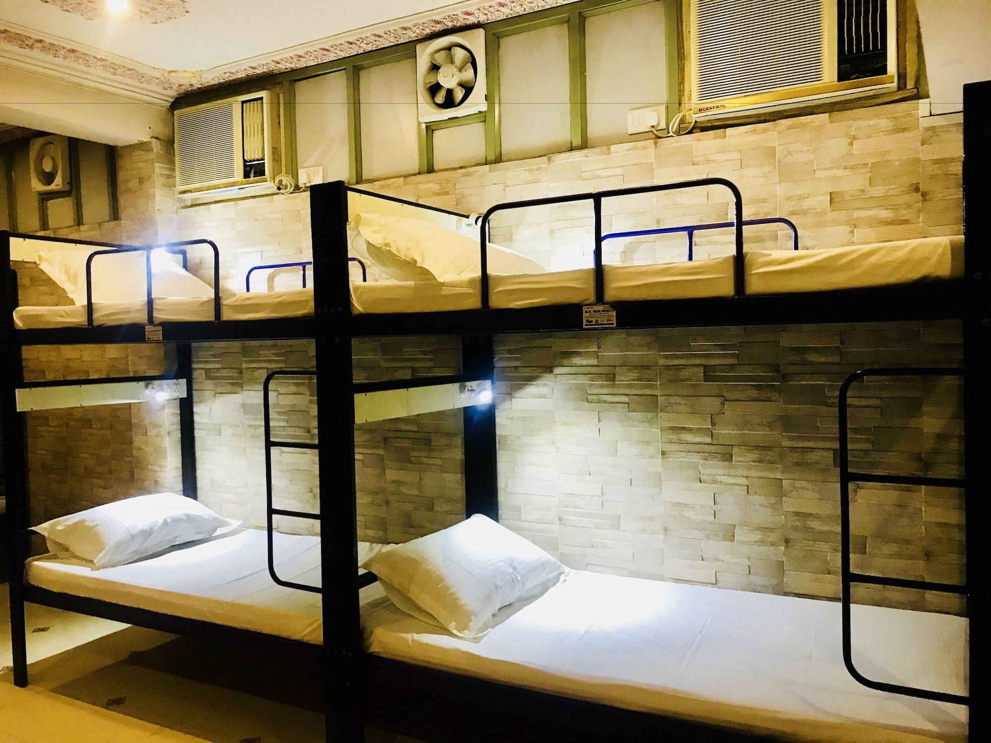 MIXED DORM, DELUXE