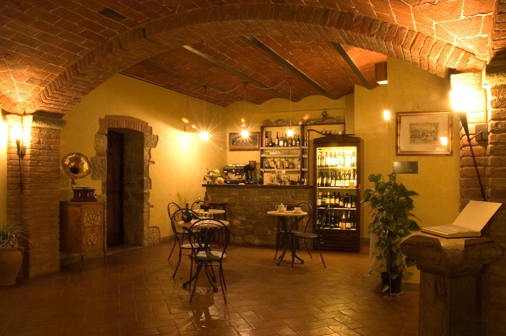 LE POZZE DI LECCHI HOTEL 27/31