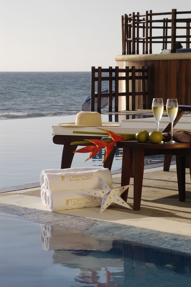 Torrenza Boutique Resort 40/48
