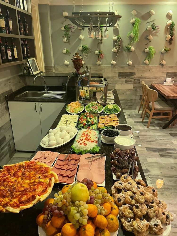 Hotel Aristocrat Batumi photo2