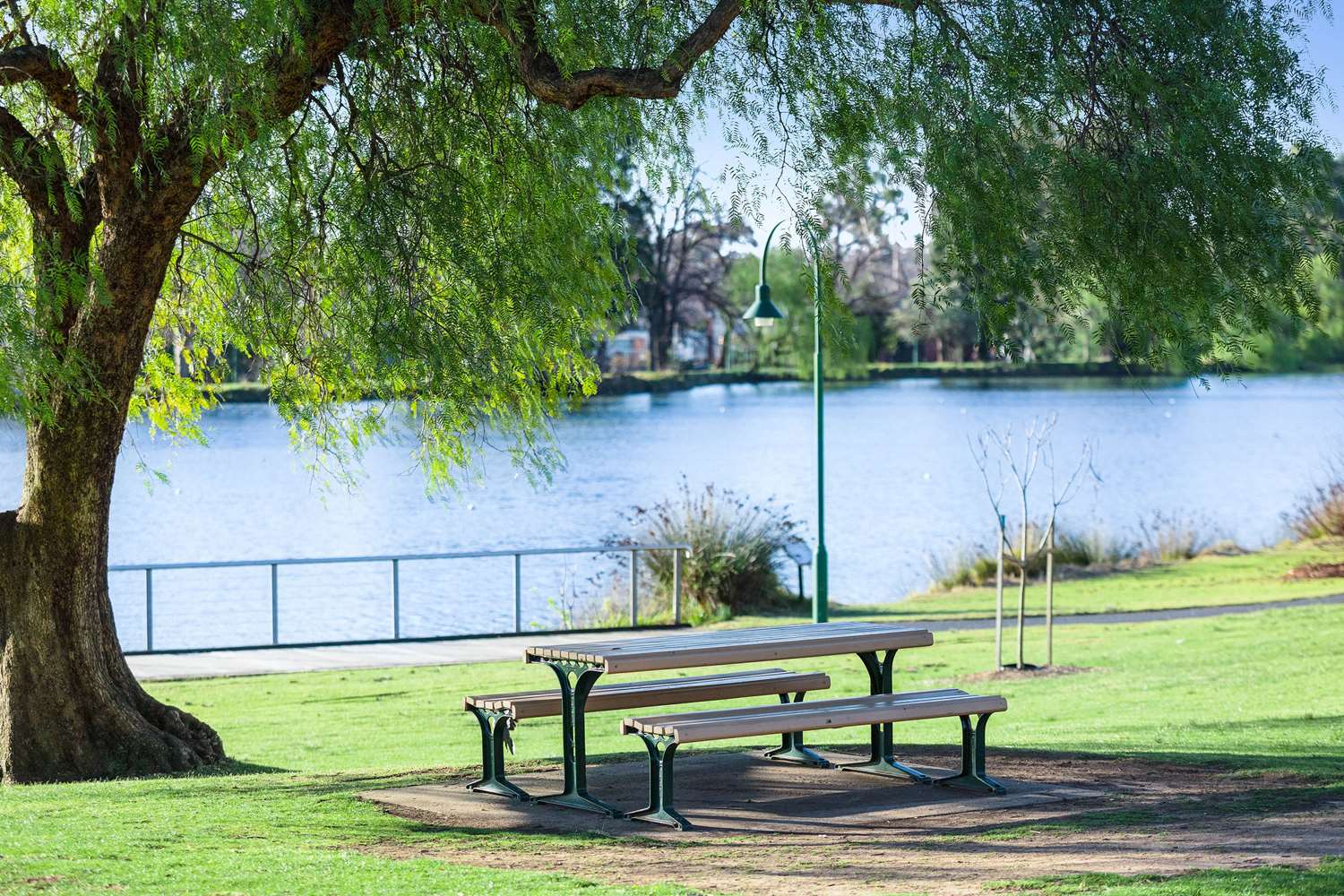 Quality Hotel Lakeside 50/51