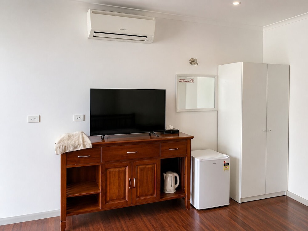 Beaconsfield Lodge Motel 57/66
