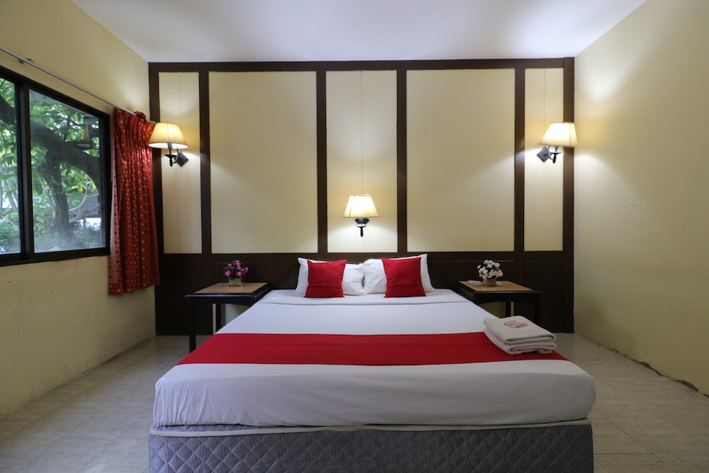 Standard Double Room, Baan Nat The Village 4/5