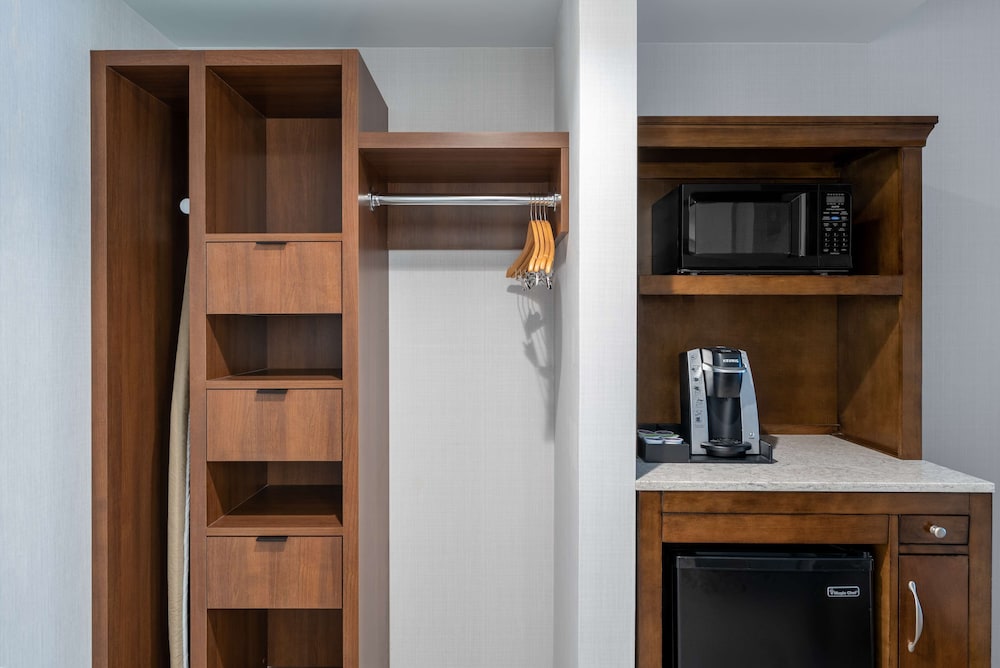 Renovated, Junior Suite, King Bed, Accessible، Hilton Garden Inn Arlington Courthouse Plaza 9/9
