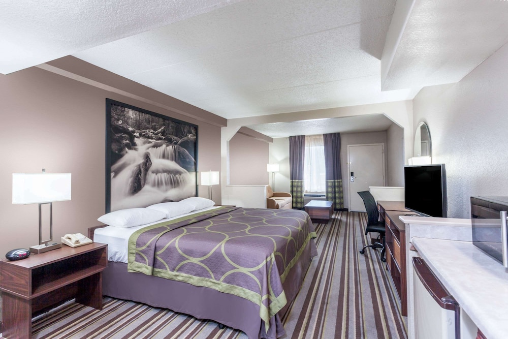 Super 8 by Wyndham Pigeon Forge Dollywood Lane 20/56