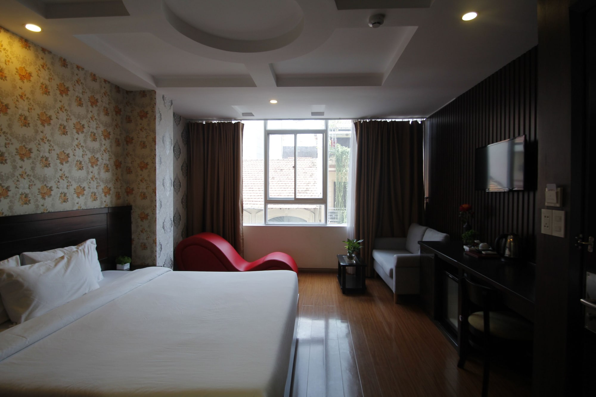 ROMANTIC, SUITE