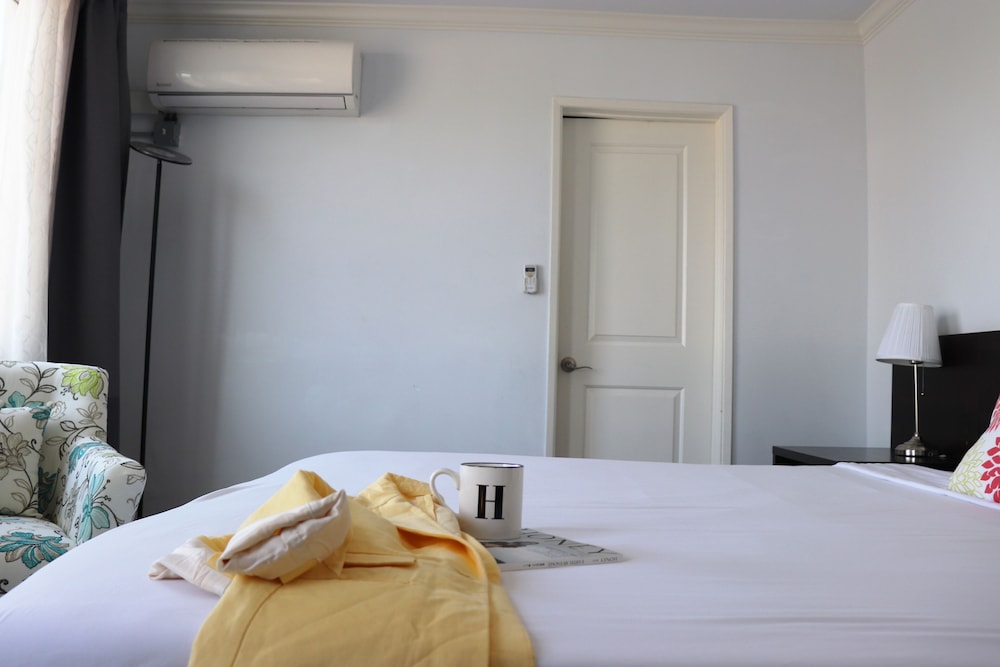 Hometel Suites 45/72