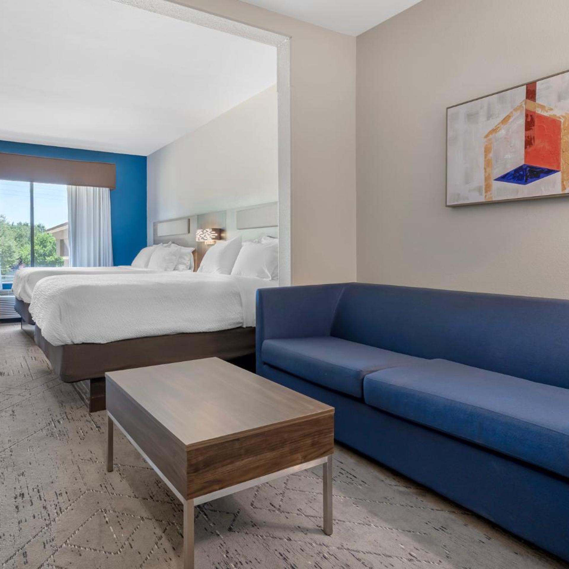 جناح ديلوكس لذوي الإعاقة، Holiday Inn Express Suites Beeville 5/10