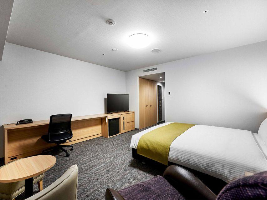 Moderate, Queen Bed, Smoking