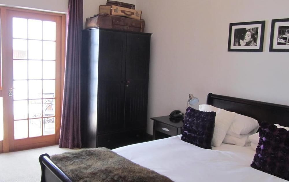 Cape Riviera Guesthouse 8/50