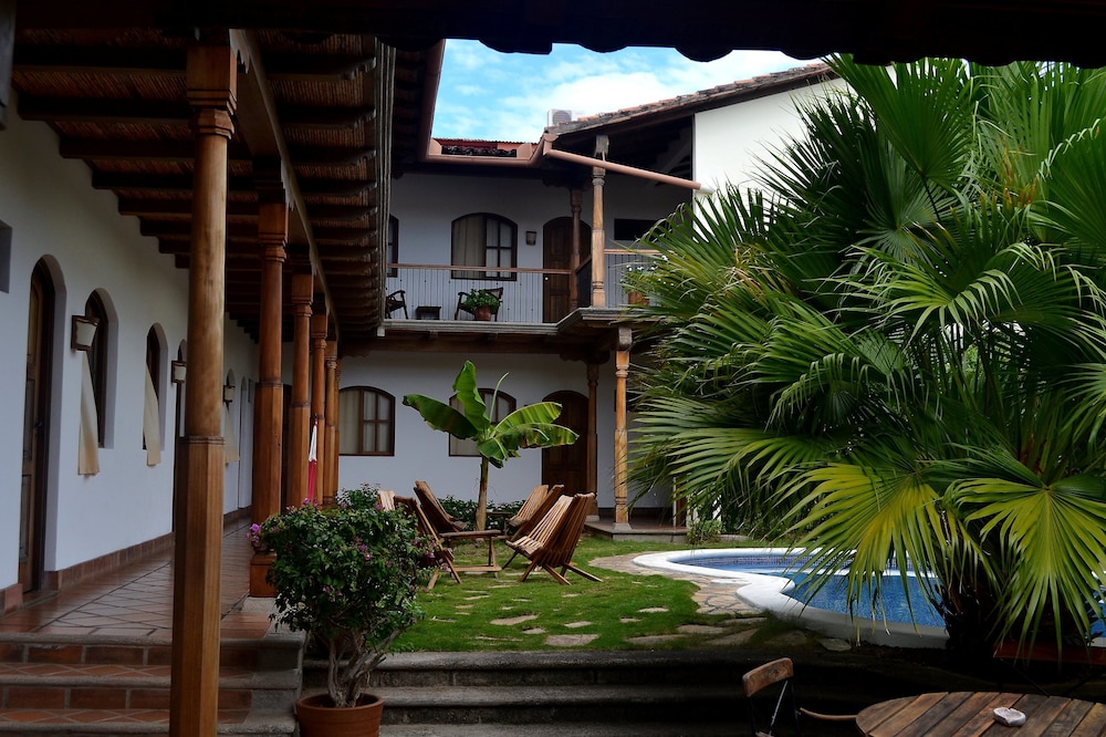 Hotel Patio Del Malinche 37/41