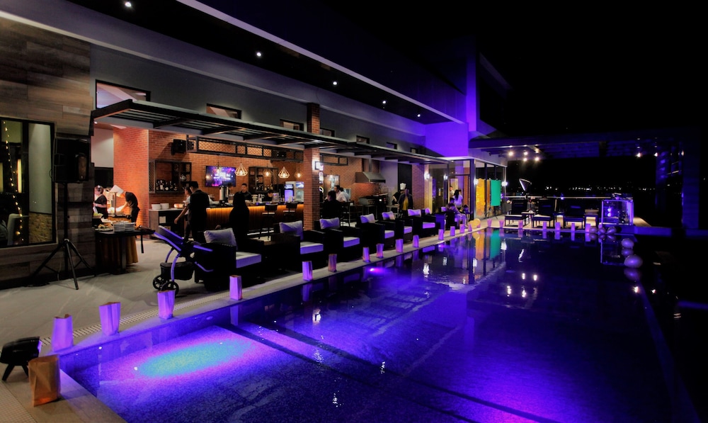 Capitol Hill Hotel and Suites 32/34