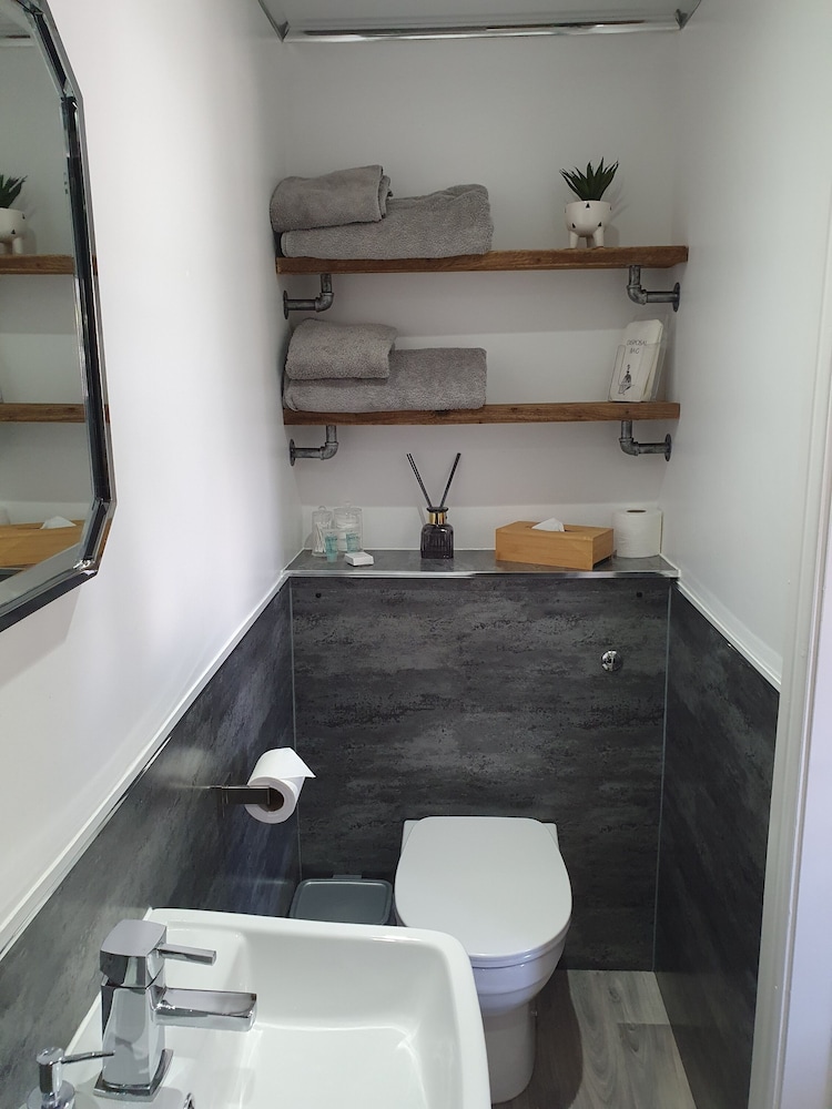 Number 80 Bed Then Breakfast 14/65