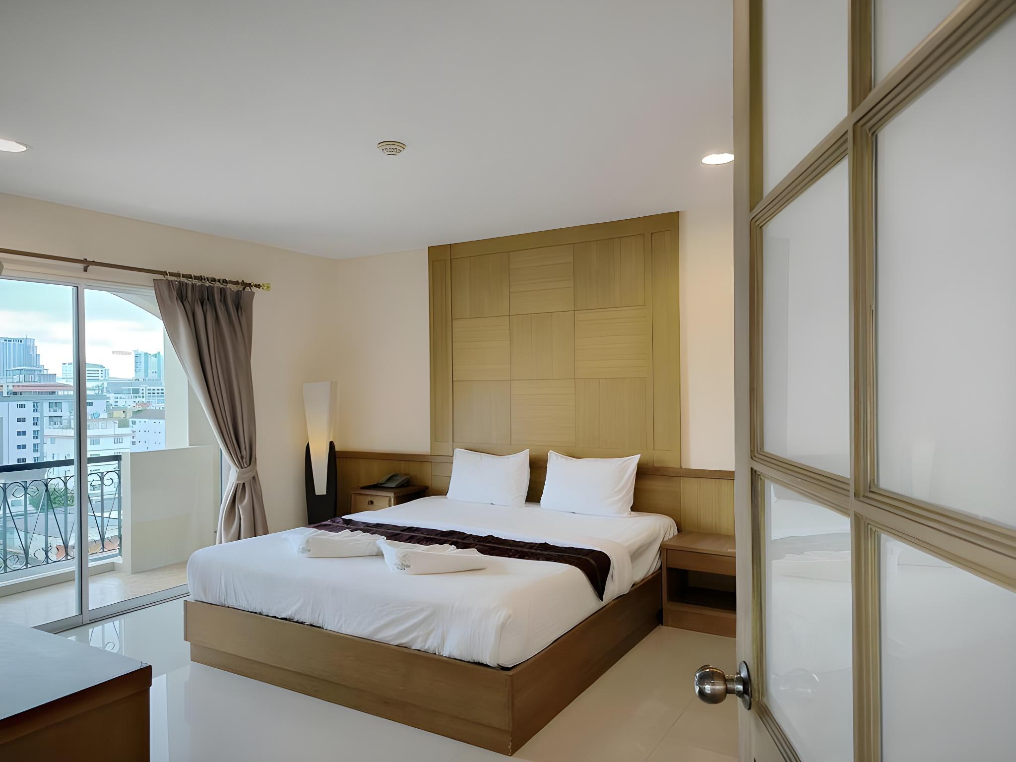 Executive, Metro, Suite