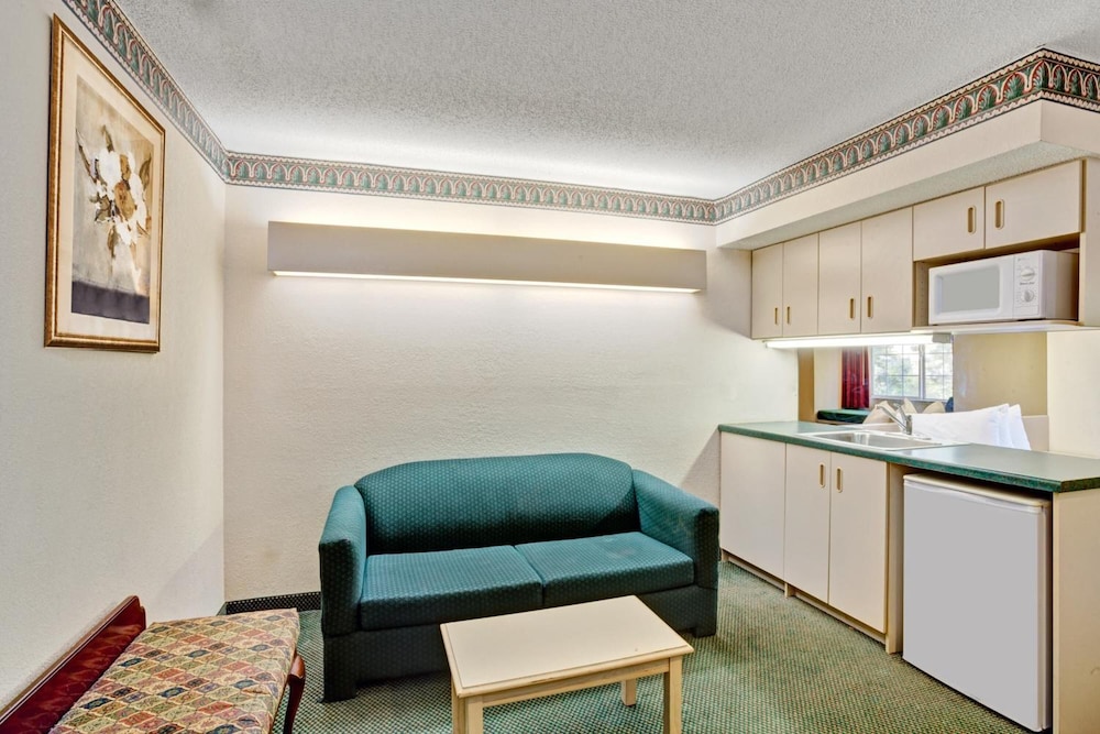Microtel Inn &amp; Suites by Wyndham Union City/Atlanta Airport 21/37