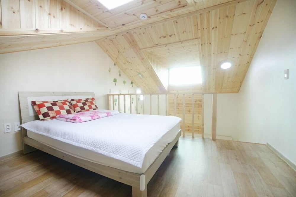 DUPLEX, ANNEX