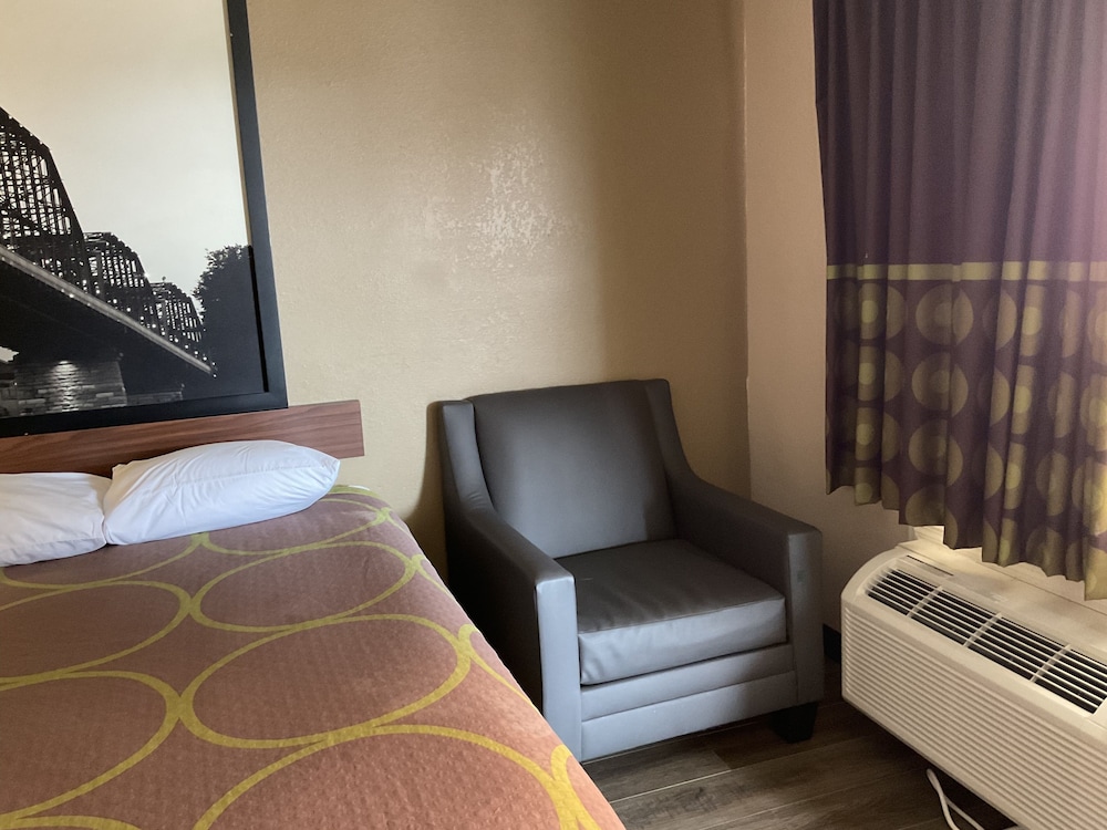 Super 8 by Wyndham Chattanooga/East Ridge 48/53