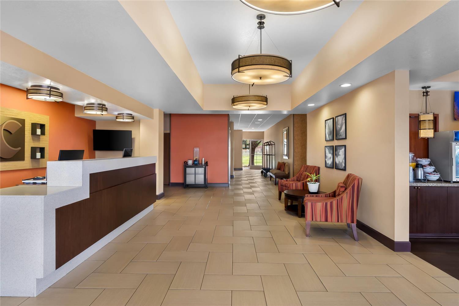 Comfort Suites Clovis - Fresno 8/23