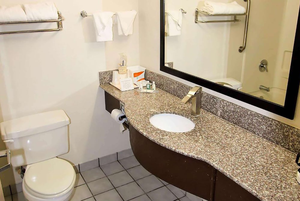 La Quinta Inn & Suites by Wyndham Fayetteville I-95 16/29