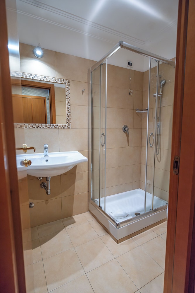 Hotel Lirico Roma 63/63