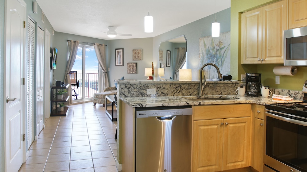 Surf Beach Resort 7/50