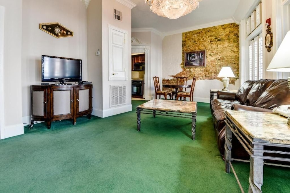 Plaza Suites Downtown New Orleans 35/50