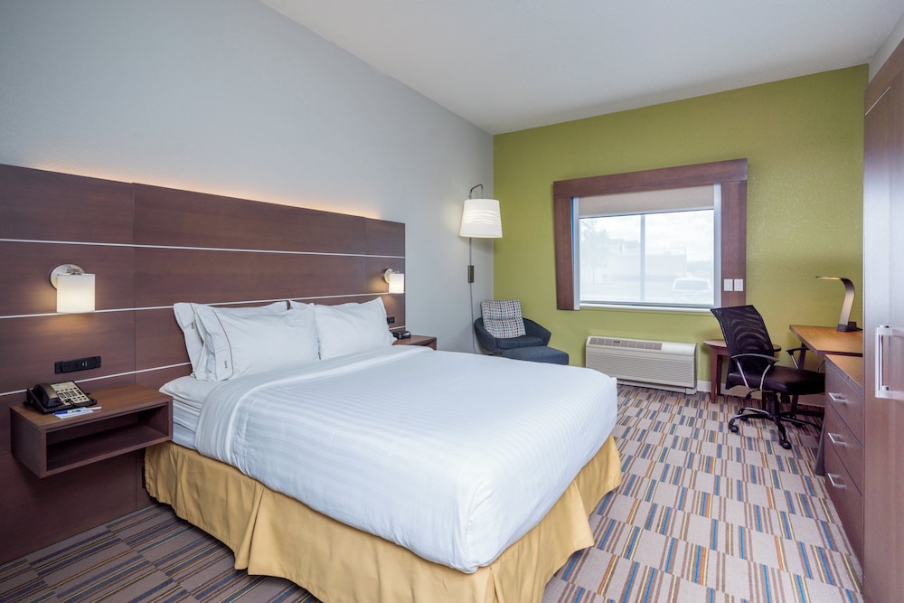 Holiday Inn Express Hotel Suites Quakertown 25/76