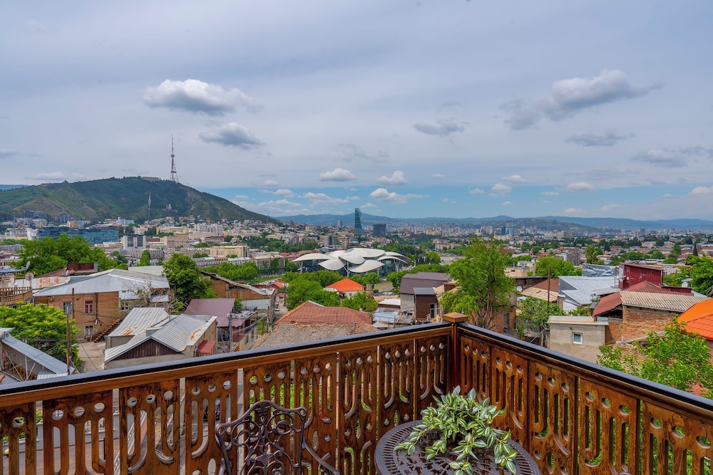 Iris Hotel Tbilisi 59/60