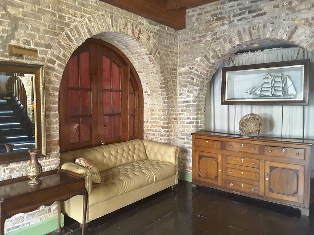 Copper and Lumber Store Hotel Boutique 37/65