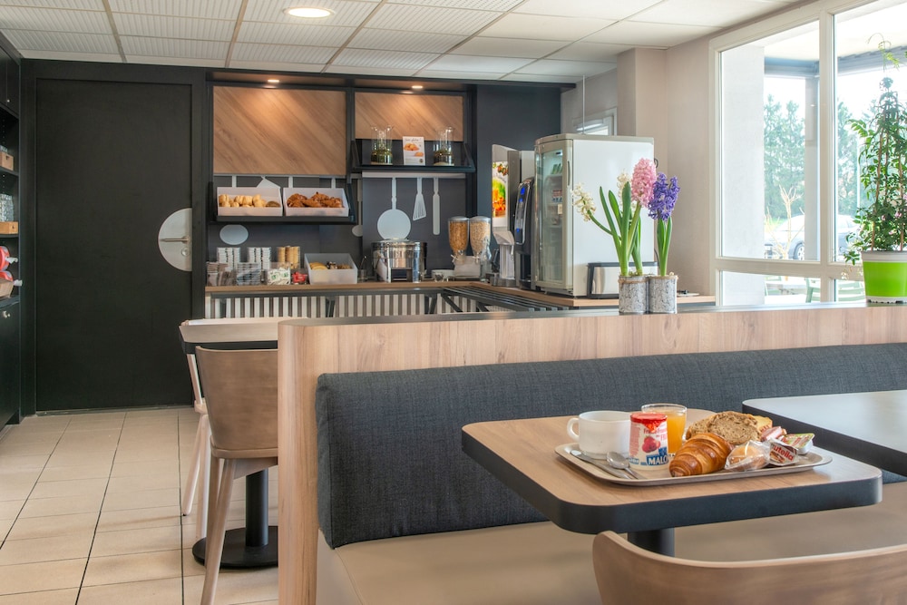 B&B Hotel Cholet Nord 42/64