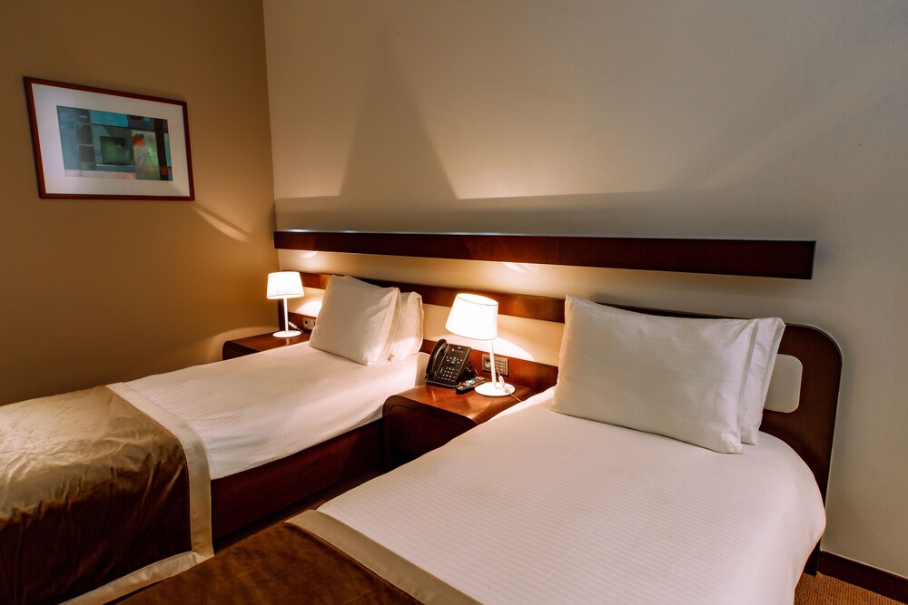 ZIRVE HOTEL 16/76