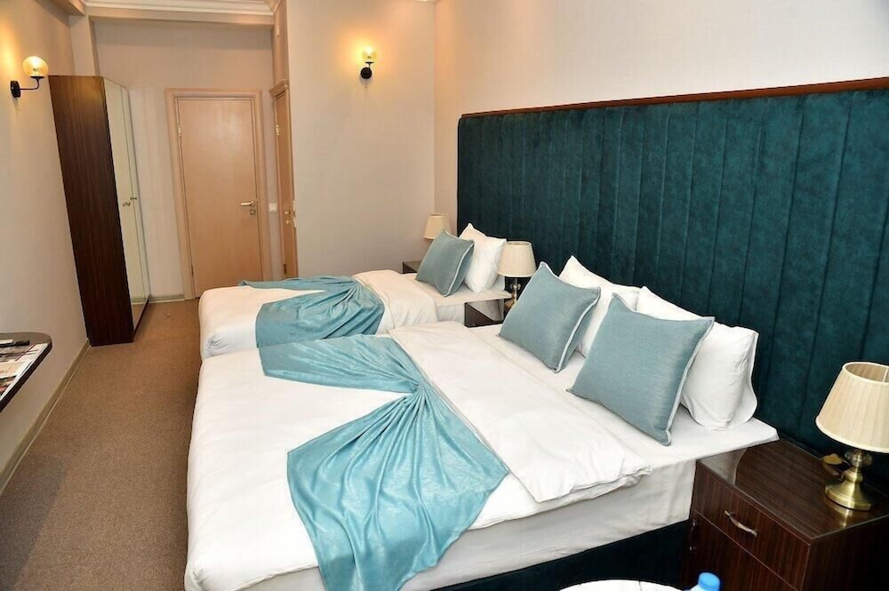 Karat Inn 18/50
