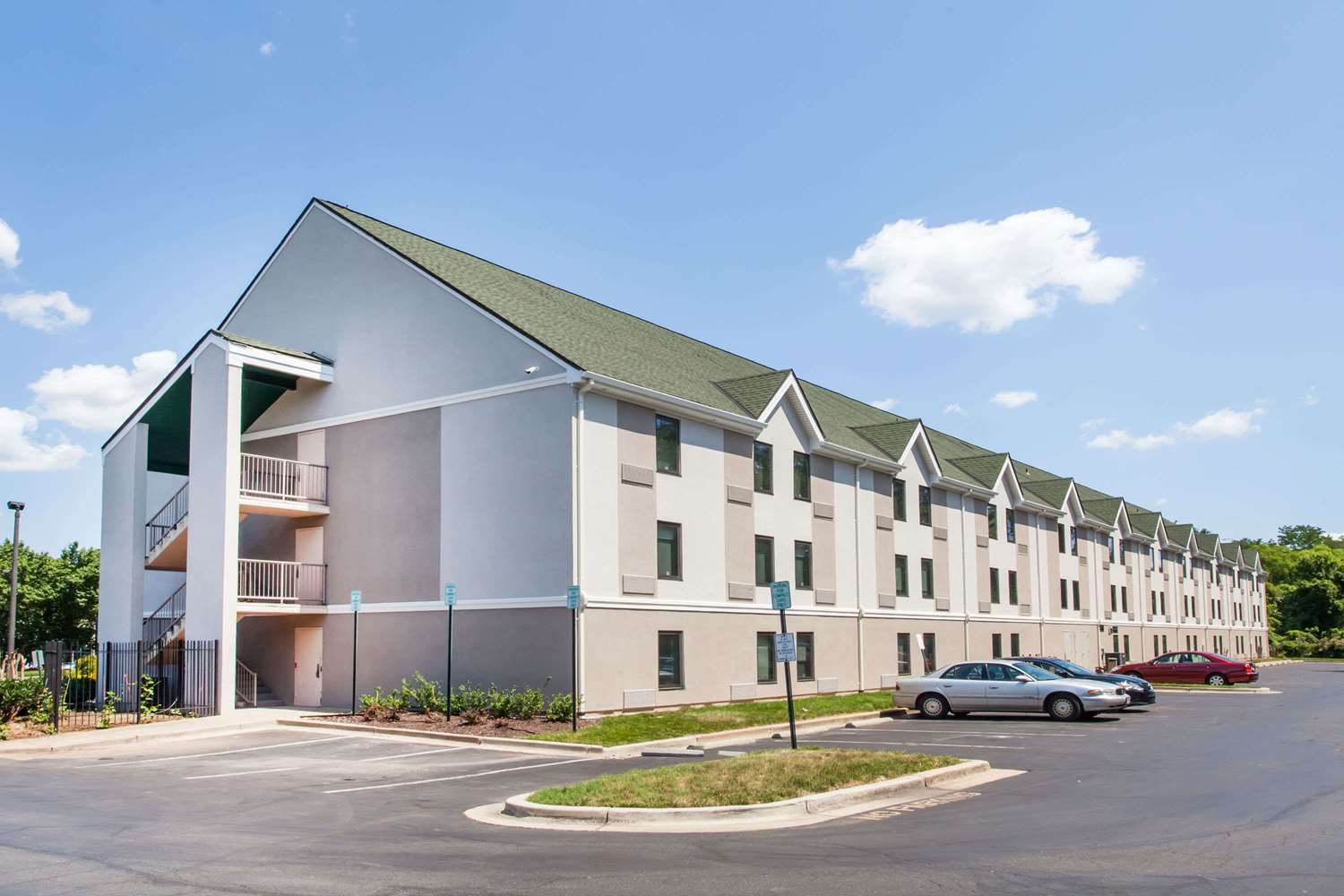 Days Inn by Wyndham Lanham Washington DC 33/40