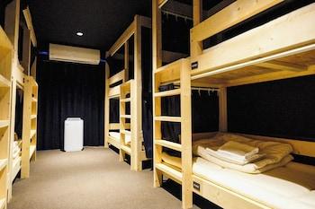 Female Dorm, Female Only