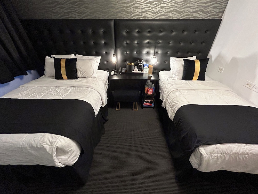 DELUXE, TWIN BEDS