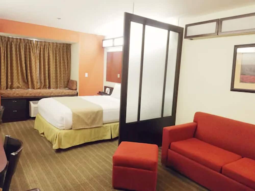 Microtel Inn and Suites by Wyndham Toluca 12/41