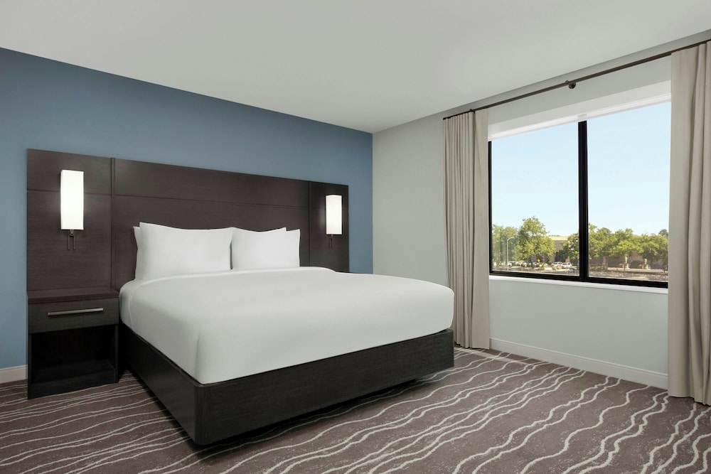 Residence Inn by Marriott Sacramento Cal Expo 33/68