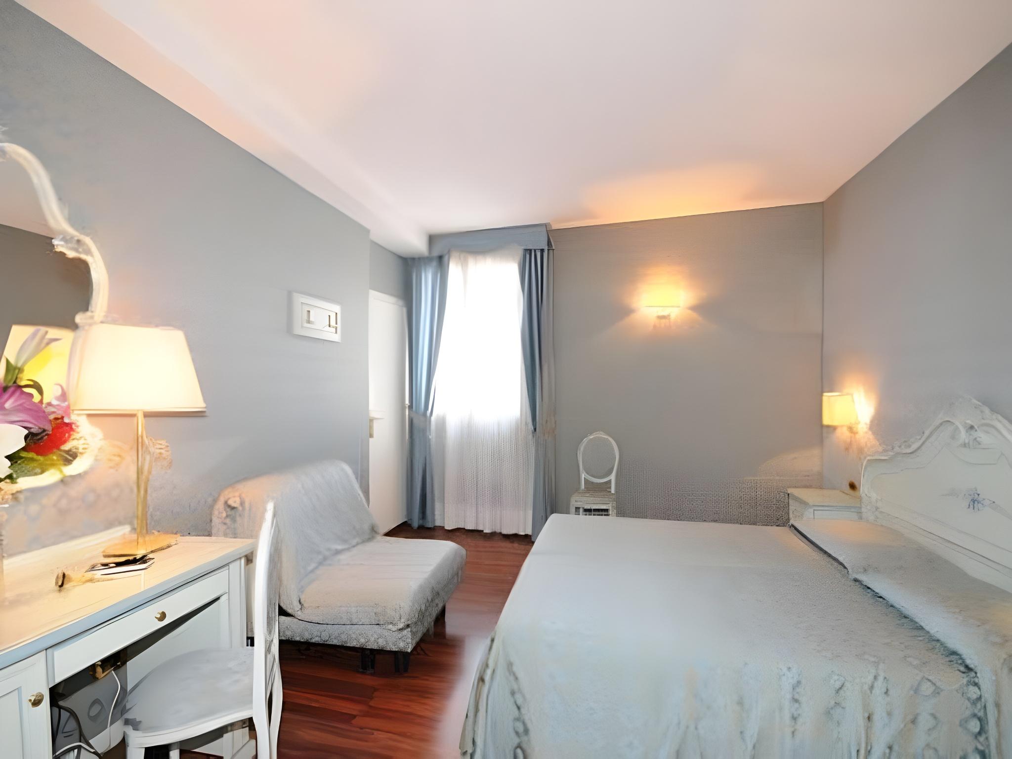 JUNIOR SUITE, EXTERNAL BATHROOM