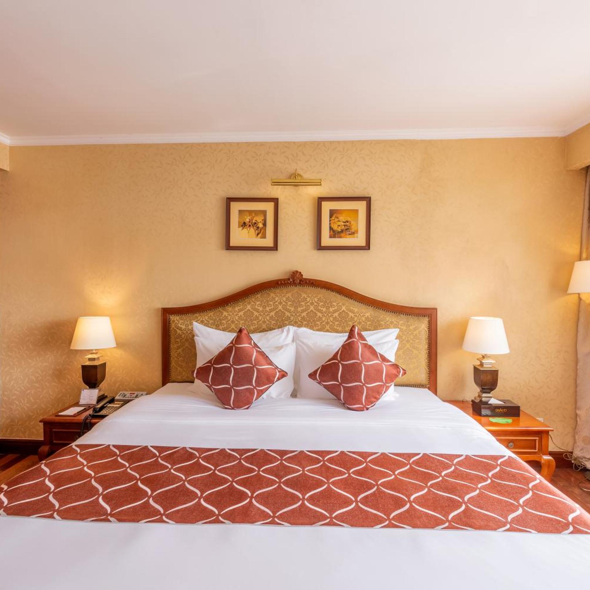 Senior, Deluxe, King Bed, City or River View