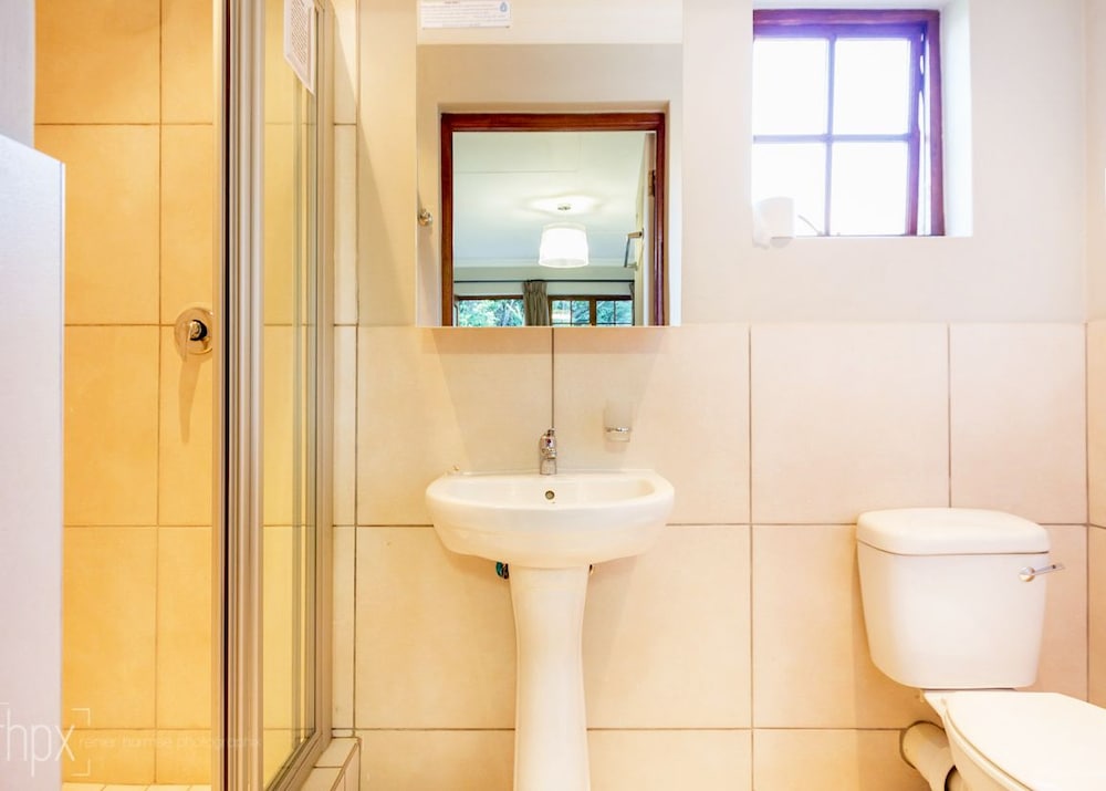 OR Tambo Guest House 41/49