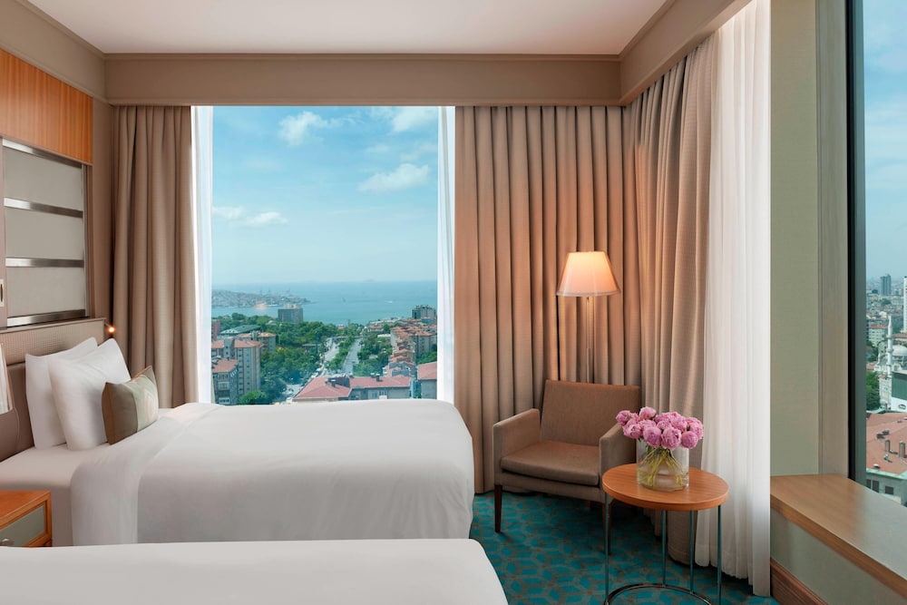 Renaissance Istanbul Polat Bosphorus Hotel 34/68