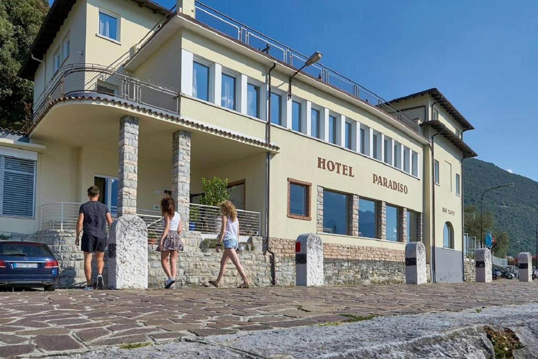 HOTEL PARADISO 53/59