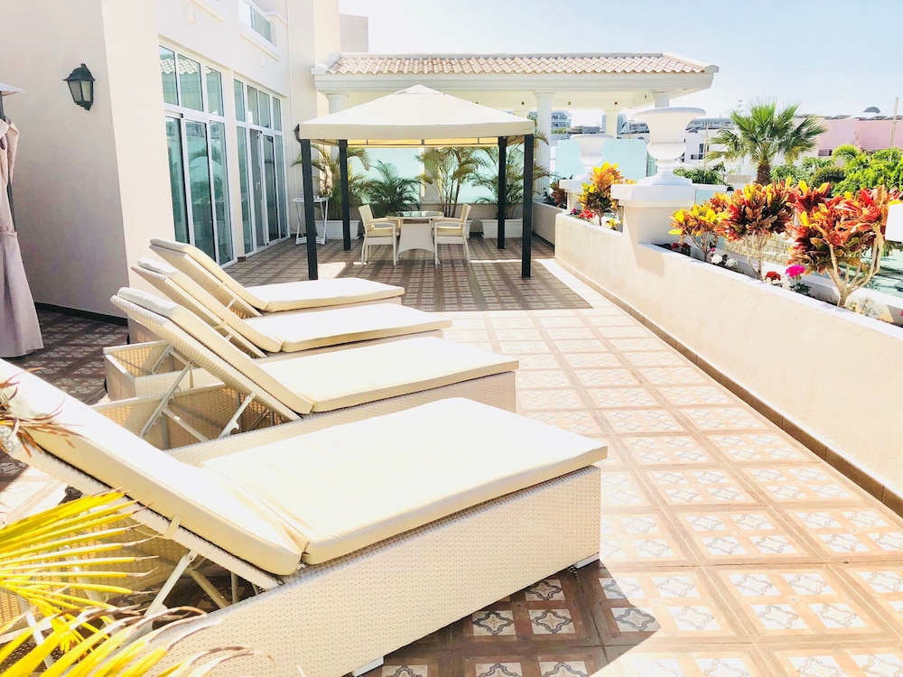 Flamingo Suites 7/50
