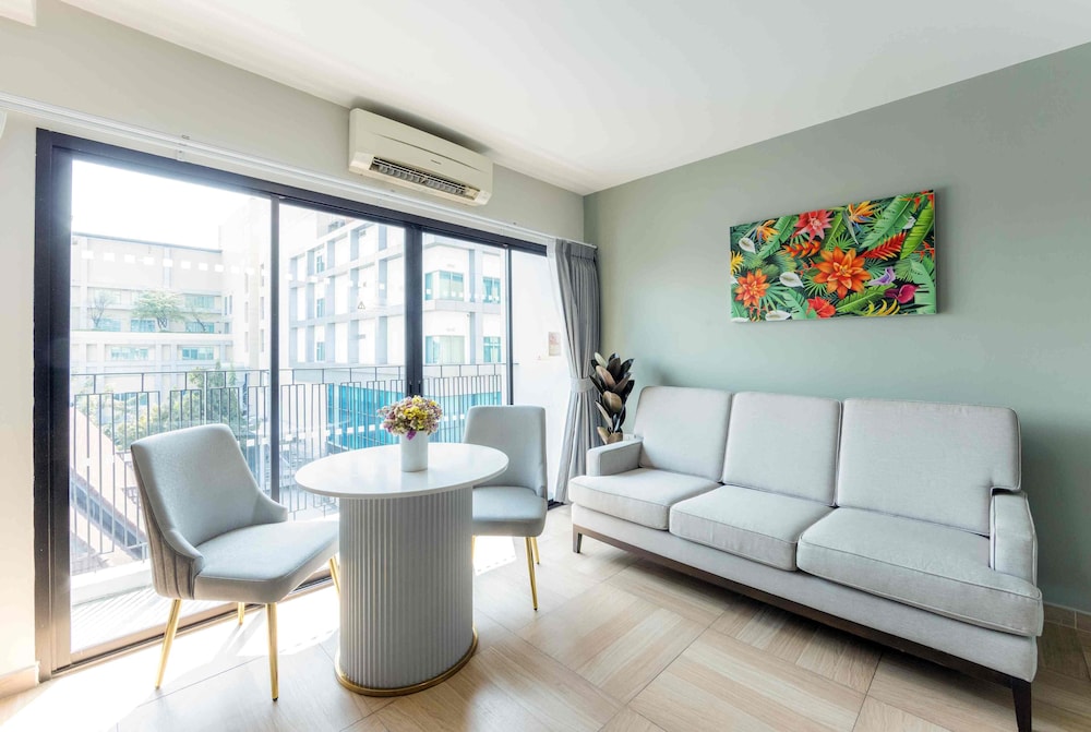 CHIVA BANGKOK HOTEL 43/58