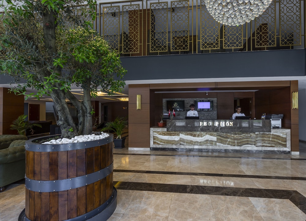 Grand Vaves Hotel 2/58