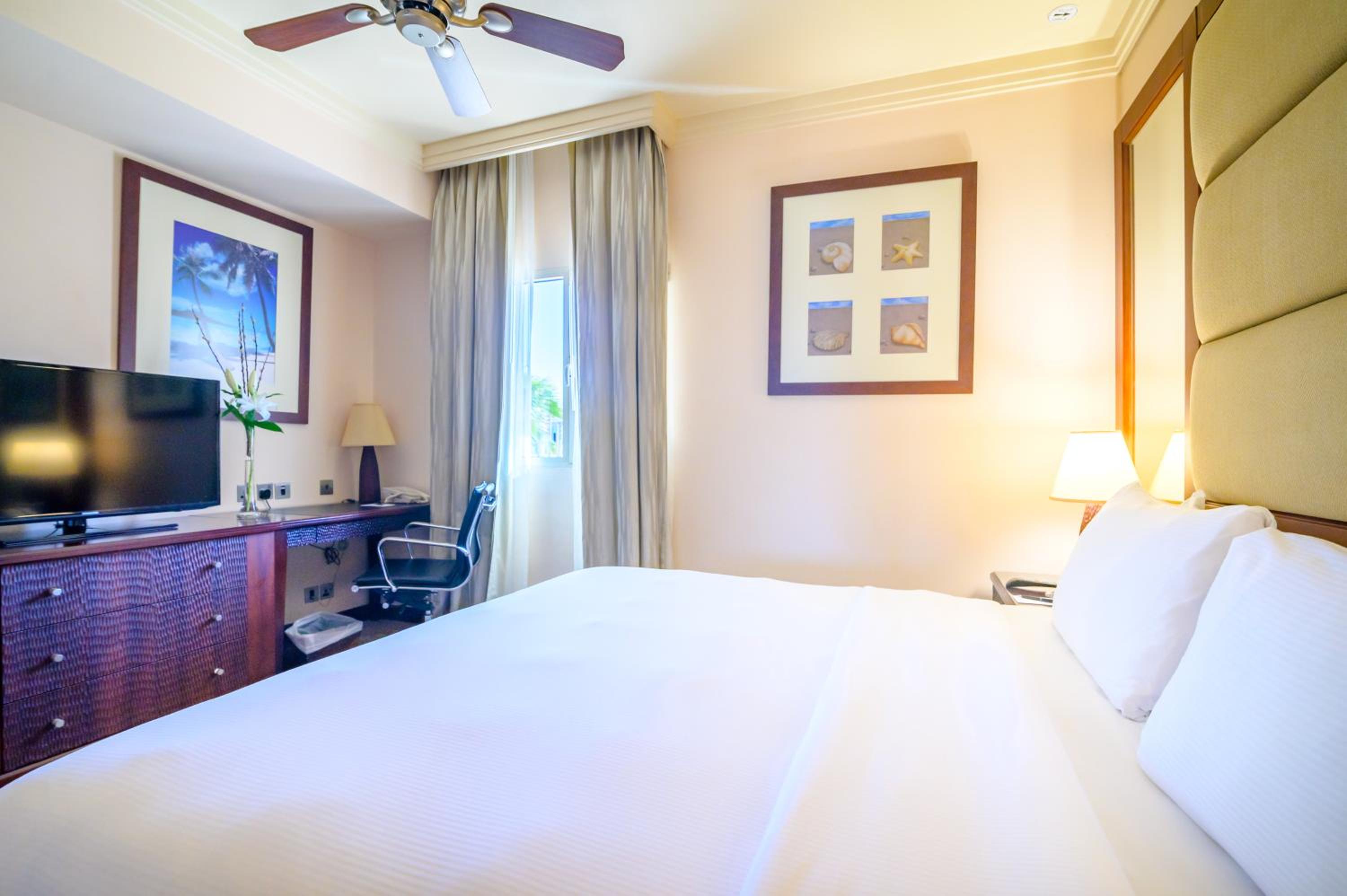 2 Bedrooms, Garden, Family, Villa, Beach Front, Dining Area, Private Garden, Terrace، Danat Jebel Dhanna Resort 3/6