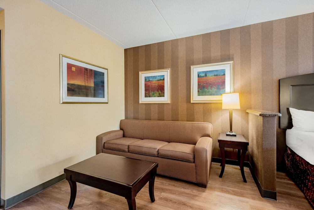 La Quinta Inn & Suites by Wyndham Bel Air/I-95 Exit 77A 24/44